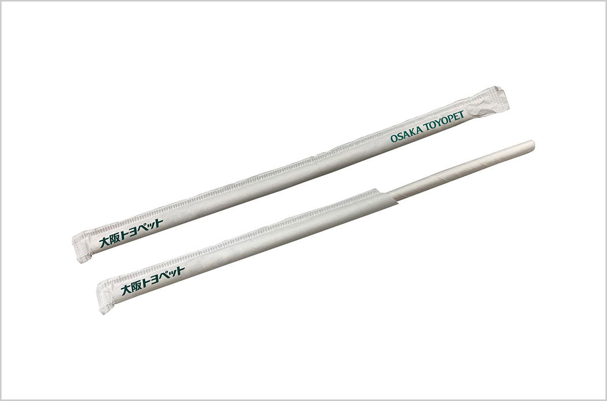 カーボンニュートラルに向けたプラスチックゴミ削減を目的として、全店で紙ストローを採用